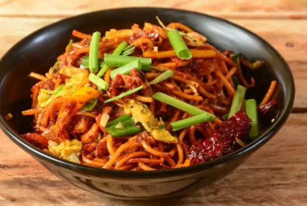 SCHEZWAN MIXED NOODLES