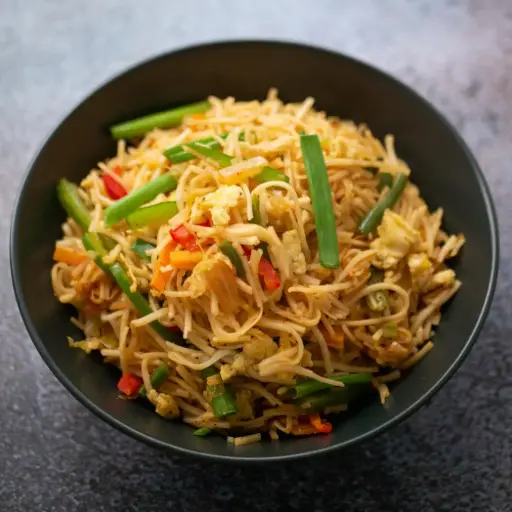 EGG HAKKA NOODLES